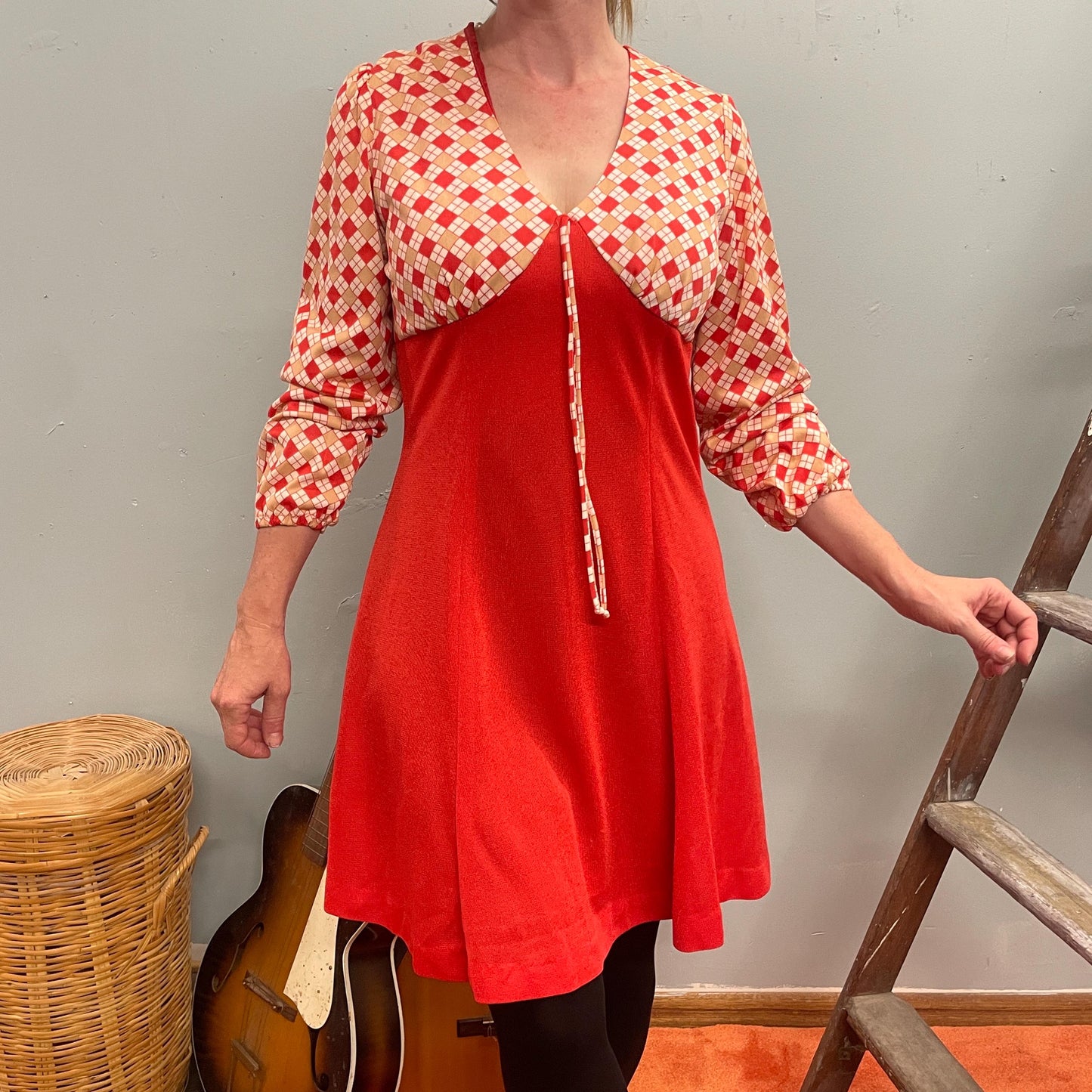 vtg 70s MOD SLINKY MINI Dress // vintage gingham plaid gold & red geometric pattern balloon sleeve retro kitschy autumn fashion 60s cute