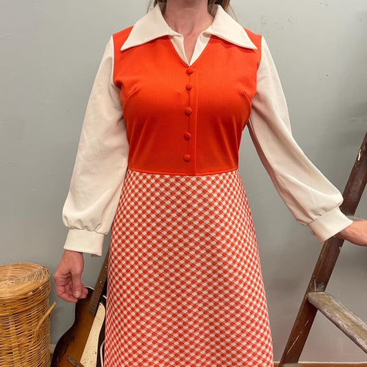 vtg 70s MOD ORANGE GINGHAM Maxi // vintage pointy collared knit polyester full length retro mod hippie halloween party candy corn costume
