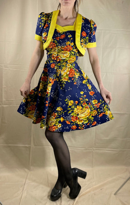 vtg 70s CUTE 2 PIECE MINI Dress & Shrug //  floral sweetheart neckline blue yellow a line flowy tank dress bright mod kitschy autumn twee