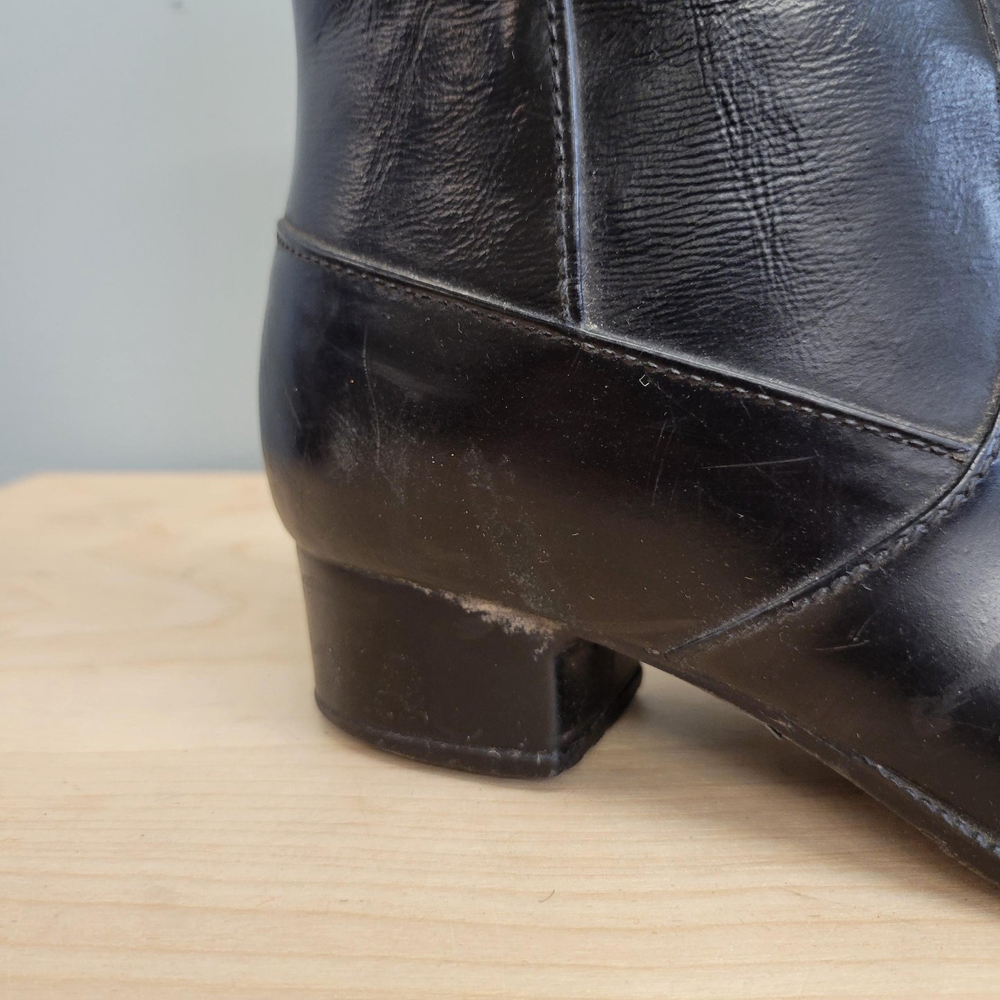 vtg 70s LEATHER ANKLE BOOTS // vintage black lined waterproof rain boot fancy winter snow boots size 7 mod beatle boot stylish retro autumn