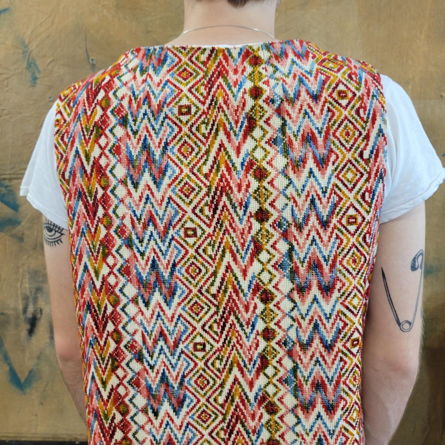 vtg 70s PSYCHEDELIC CHENILE TAPESTRY best // vintage embroidered carpet bag fabric fuzzy long hippie boho retro fall autumn layers zig zag