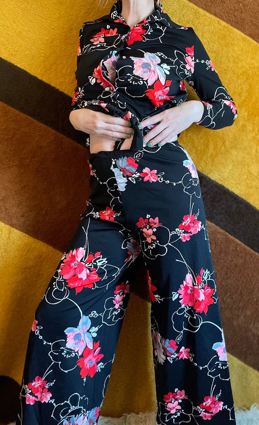 vtg 70s BLACK FLORAL PANTSUIT // vintage pointy collar palazzo flare pants 2 piece pants set bell bottoms hostess pants retro hippie mod