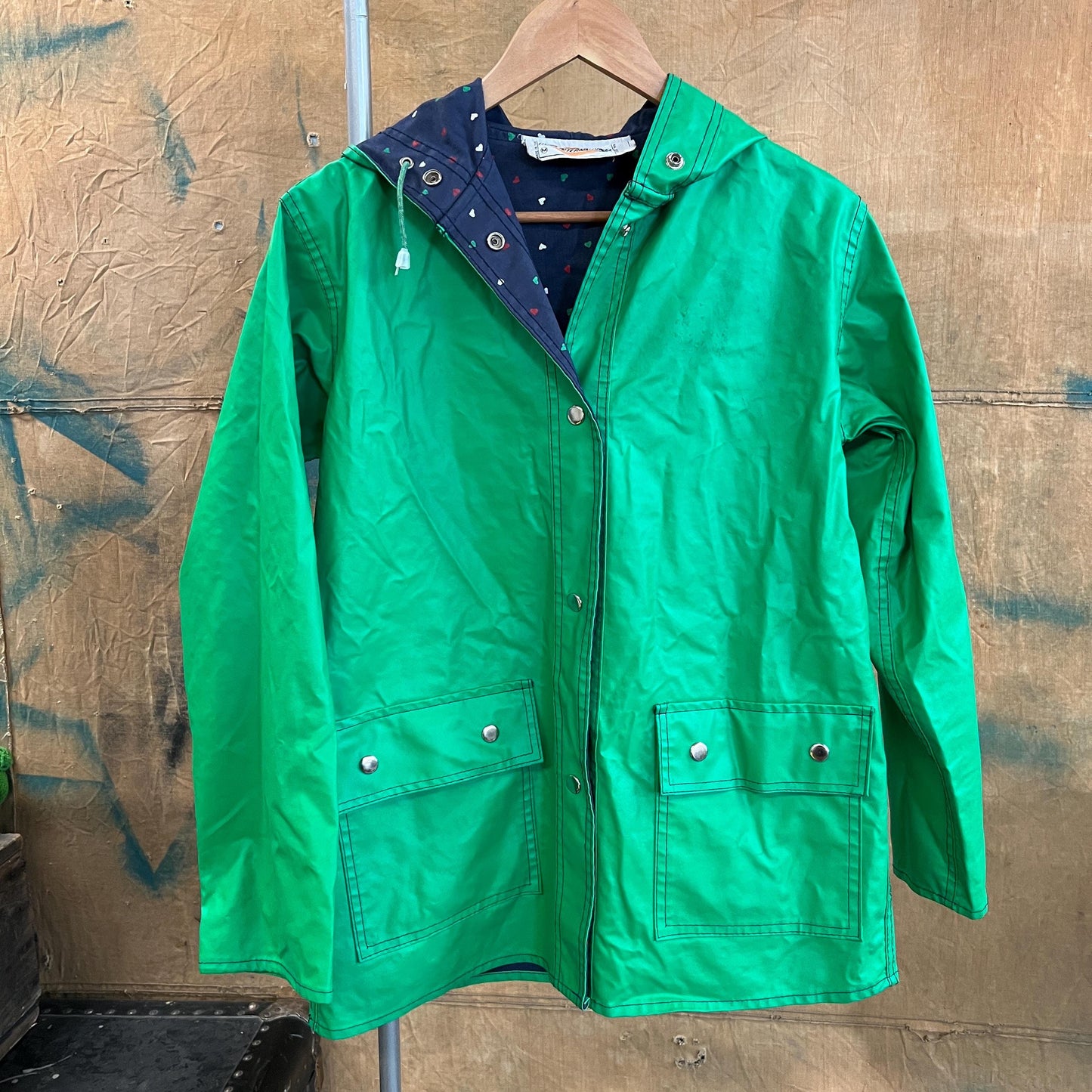 vtg 80s HEART PATTERNED JACKET // vintage hooded autumn fall parka stranger things pvc wet shiny waterproof windbreaker cutesy vinyl parka