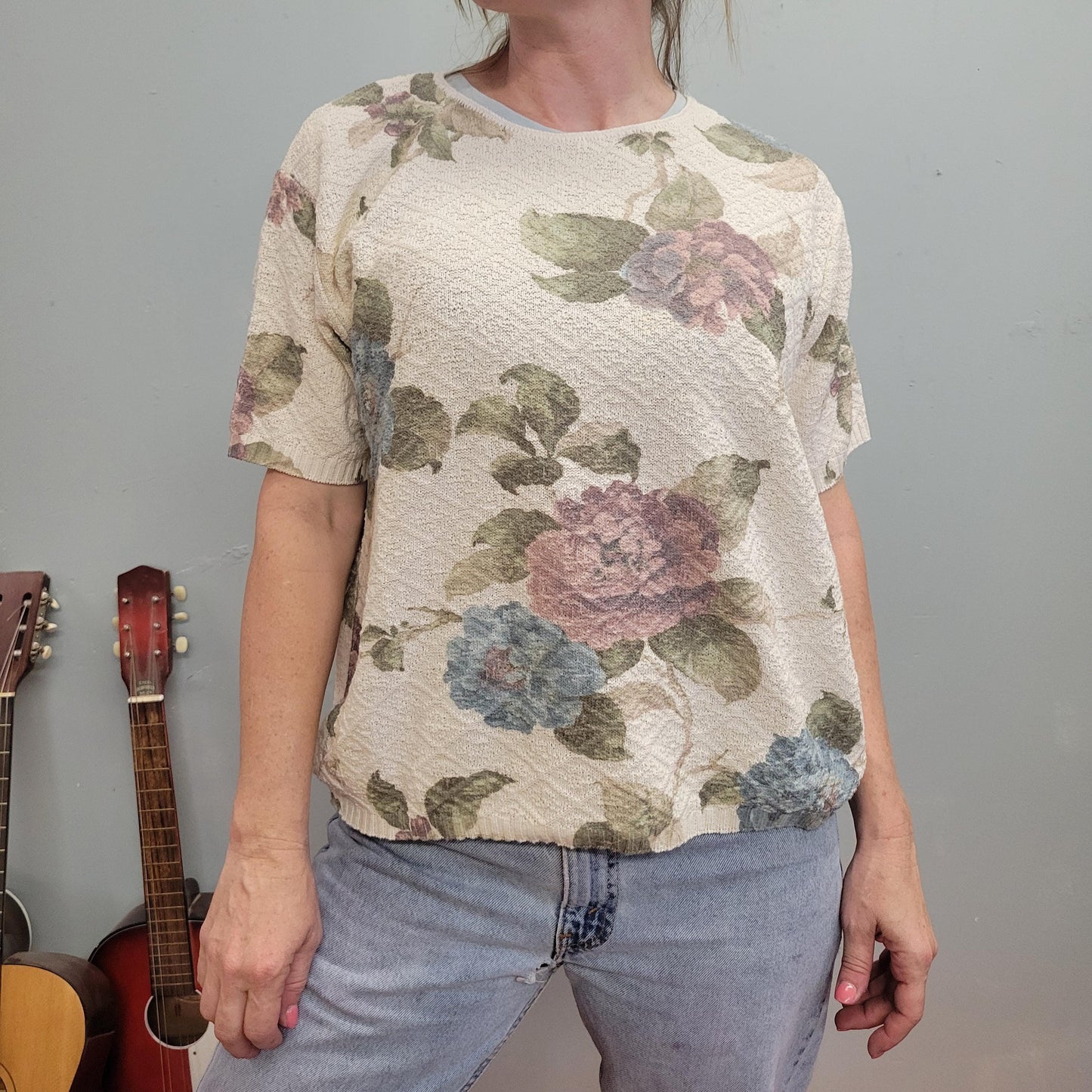 vtg 90s FLORAL SHORT sleeve SWEATER shirt // spring beige white cute top summer lite pattern print style y2k era tv movie star casual cafe