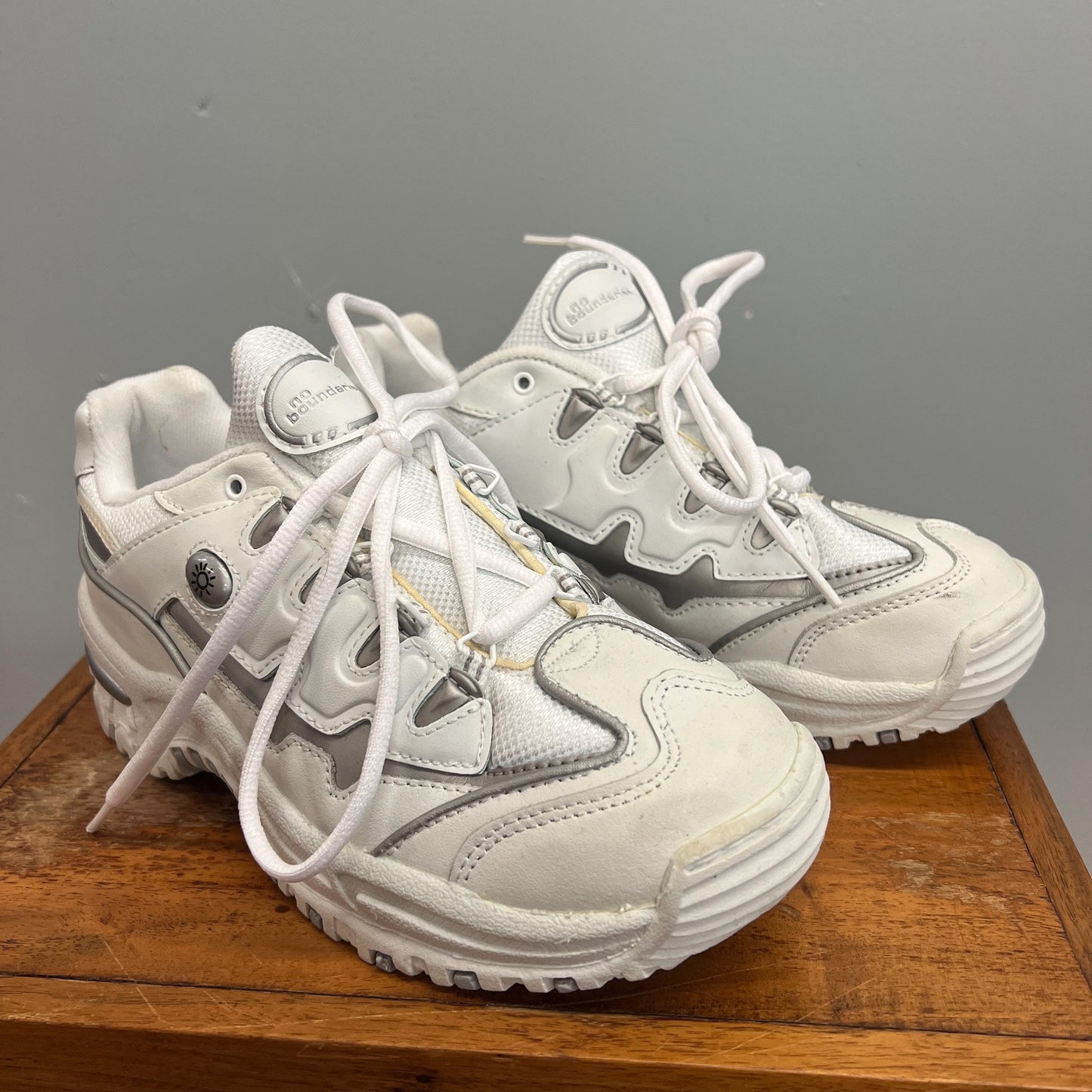 vtg 90s NO BOUNDARIES SNEAKERS // vintage white kicks tennis shoes athletic shoes autumn wear chunky structured platform tennis shoes