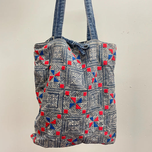 vtg 70s GEOMETRIC PATTERN TOTE // vintage patchwork quilt craft soft slouchy denim hippie bandana americana purse red blue geometric print