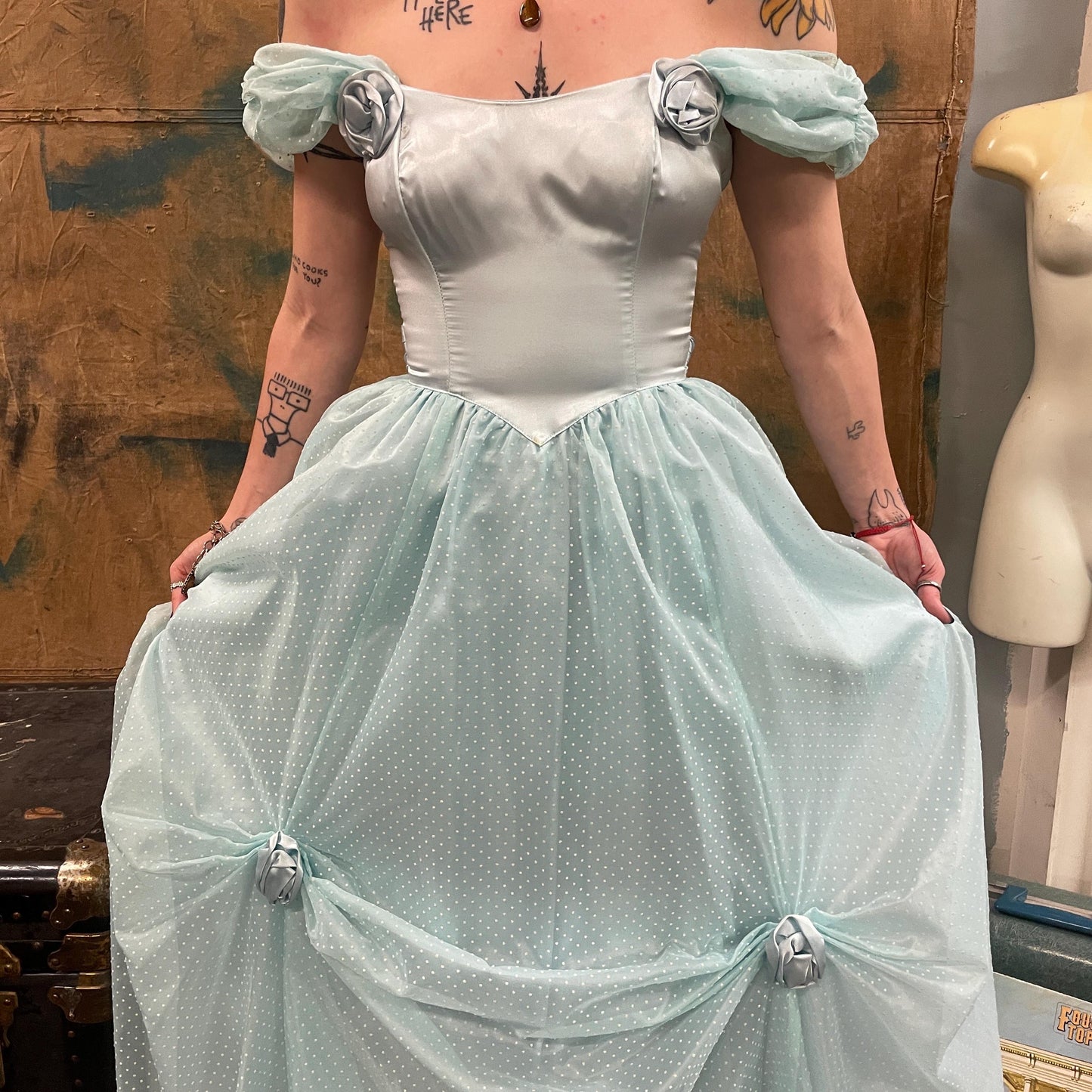 vtg 80s GUNNE SAX BALL Gown // vintage beautiful pastel blue green swiss dot satin bodice chiffon sleeve off the shoulder sweetheart formal