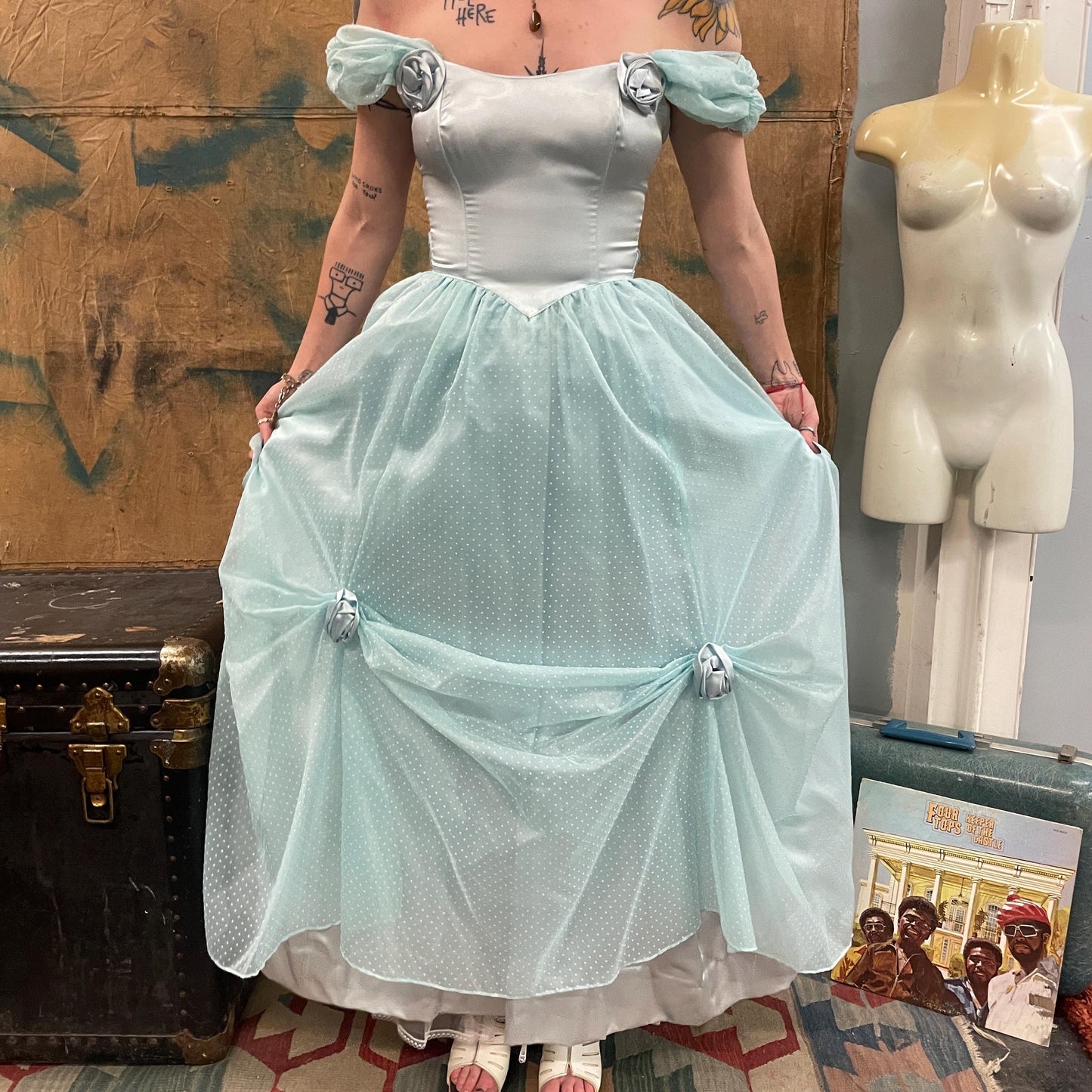 vtg 80s GUNNE SAX BALL Gown // vintage beautiful pastel blue green swiss dot satin bodice chiffon sleeve off the shoulder sweetheart formal