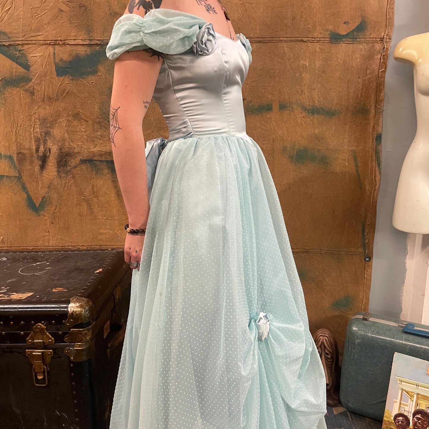 vtg 80s GUNNE SAX BALL Gown // vintage beautiful pastel blue green swiss dot satin bodice chiffon sleeve off the shoulder sweetheart formal
