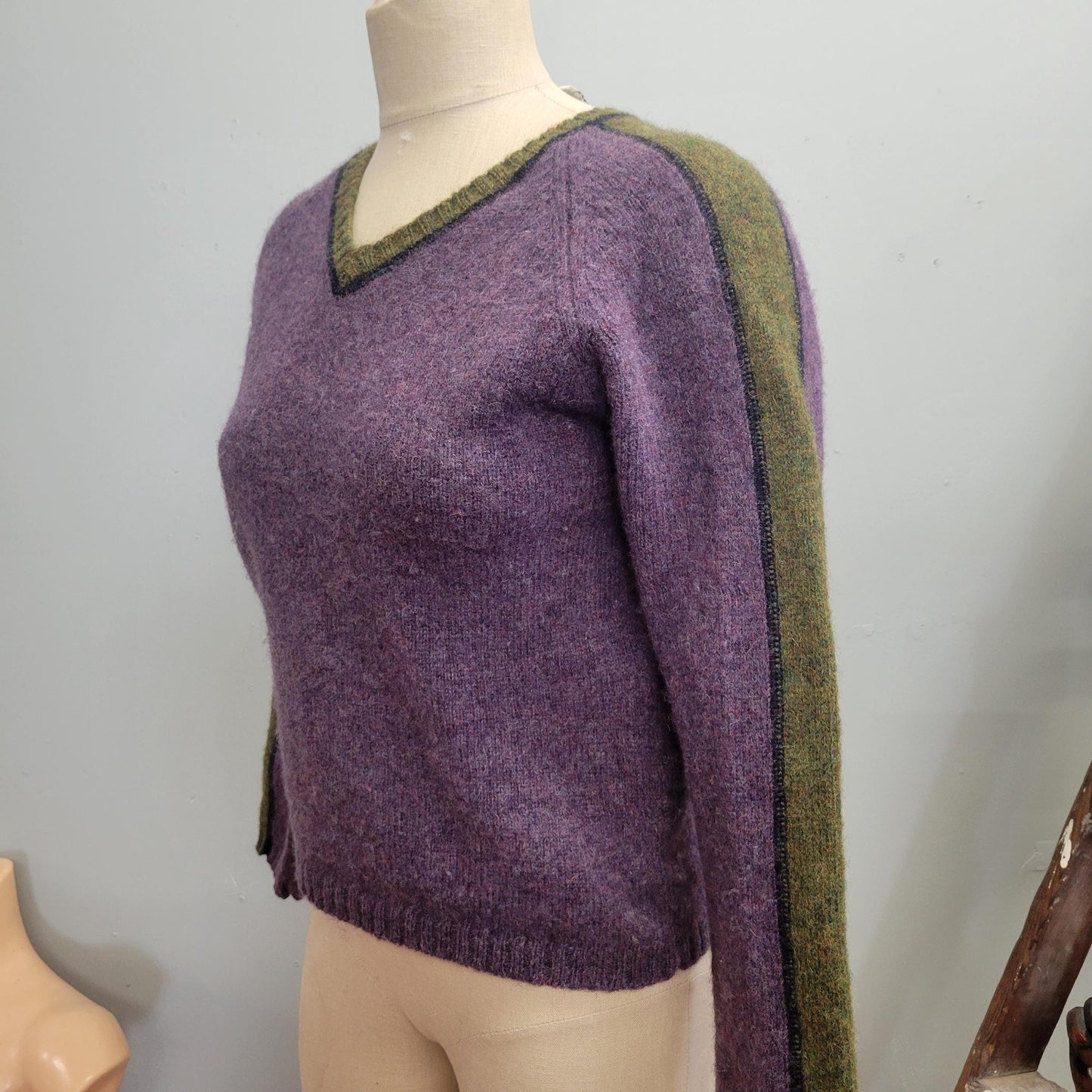vtg 80s SHAGGY PURPLE SWEATER // vintage two tone green trimmed v neck striped sleeve cropped fuzzy wool fitted femme autumn fall knit top