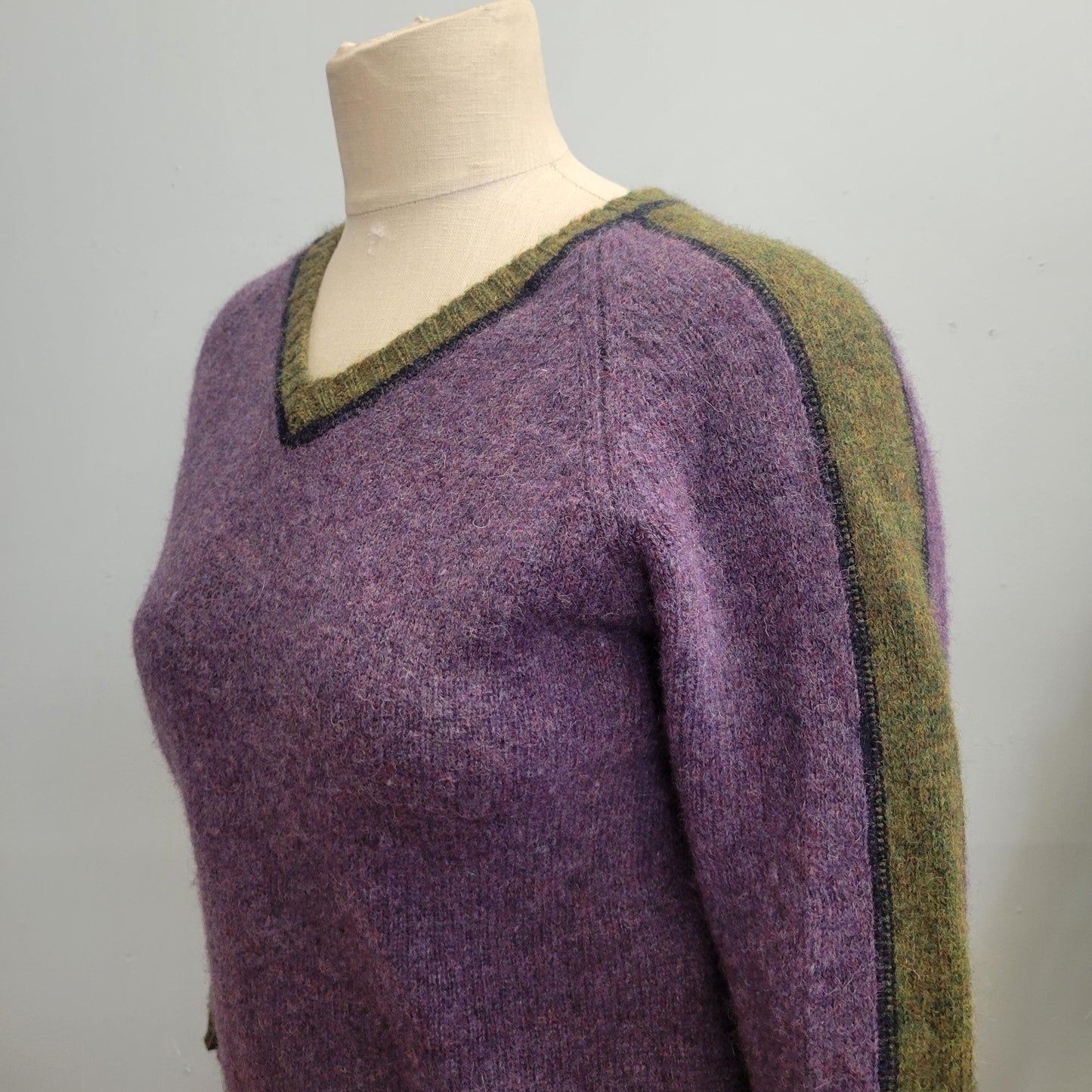 vtg 80s SHAGGY PURPLE SWEATER // vintage two tone green trimmed v neck striped sleeve cropped fuzzy wool fitted femme autumn fall knit top