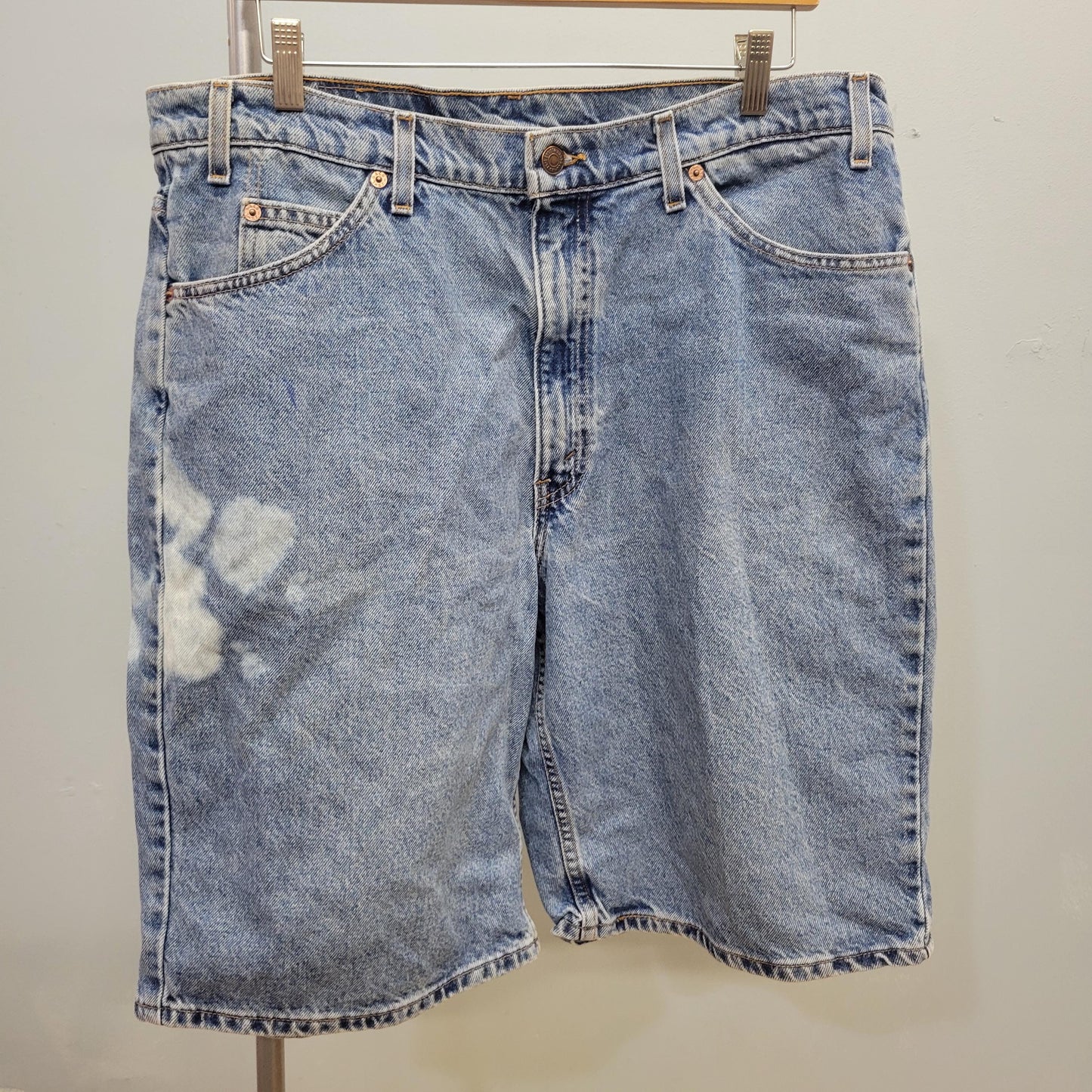 vtg 80s LEVIS 550 DENIM SHORTS 38" // vintage bleached light medium stone washed denim jorts bleach splatter loose distressed long denim