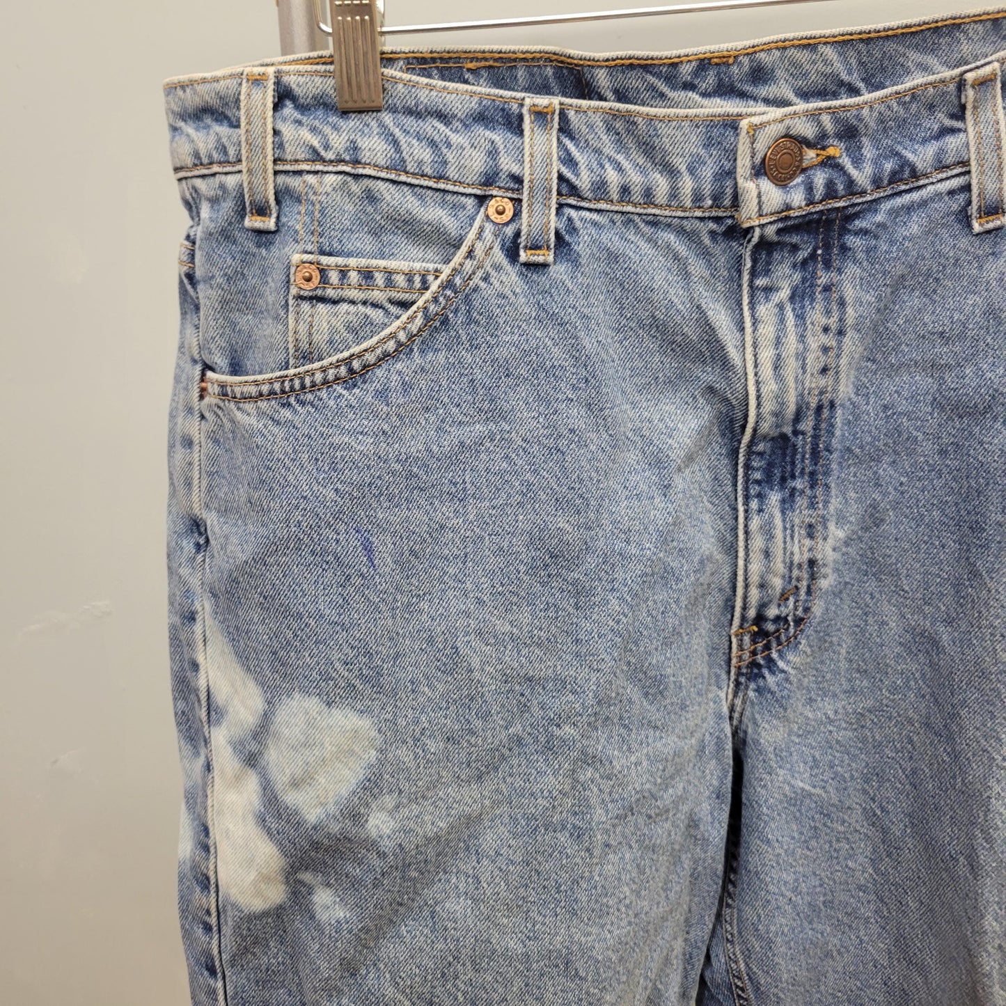 vtg 80s LEVIS 550 DENIM SHORTS 38" // vintage bleached light medium stone washed denim jorts bleach splatter loose distressed long denim