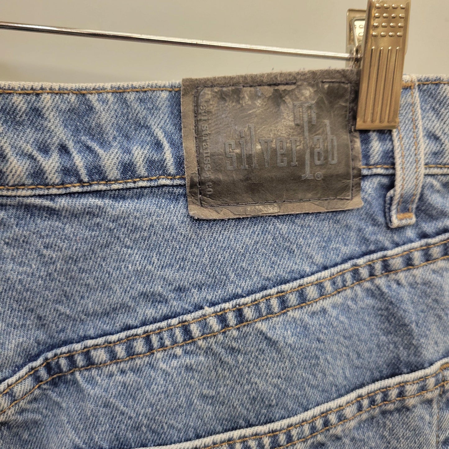 vtg 90s LEVI SILVERTAB DENIM shorts // vintage w34 baggy fit light medium wash jorts retro grunge streetwear casual school autumn denim jean