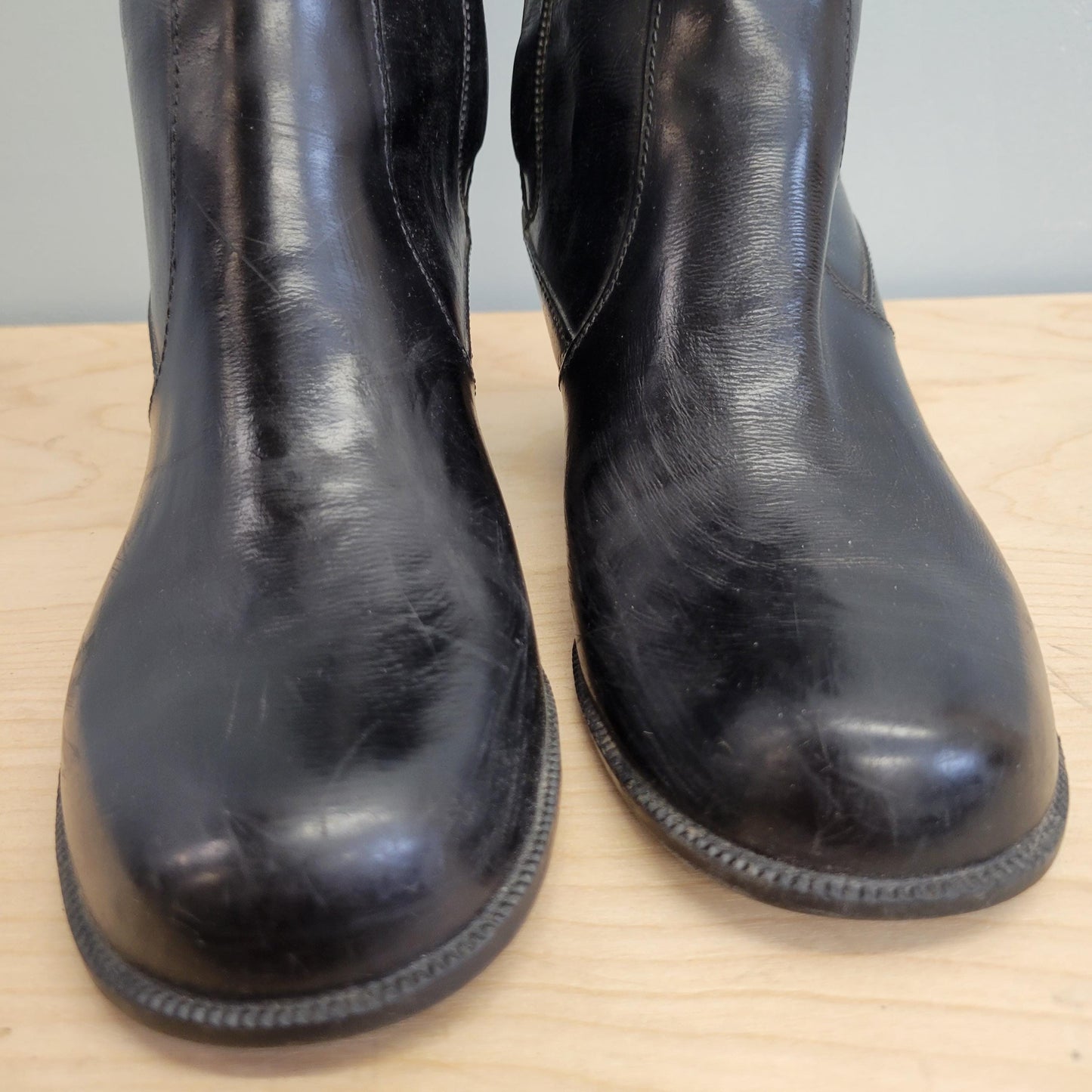 vtg 70s LEATHER ANKLE BOOTS // vintage black lined waterproof rain boot fancy winter snow boots size 7 mod beatle boot stylish retro autumn