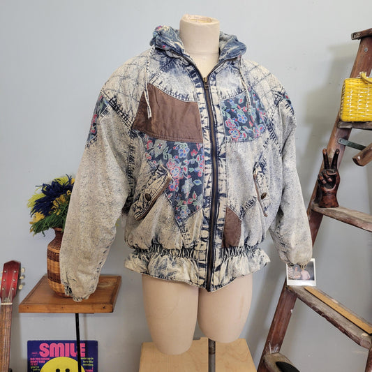vtg 80s DENIM PATCHWORK JACKET // vintage weathered blues size large acid wash floral patterned oversized jean jacket funky puffer style