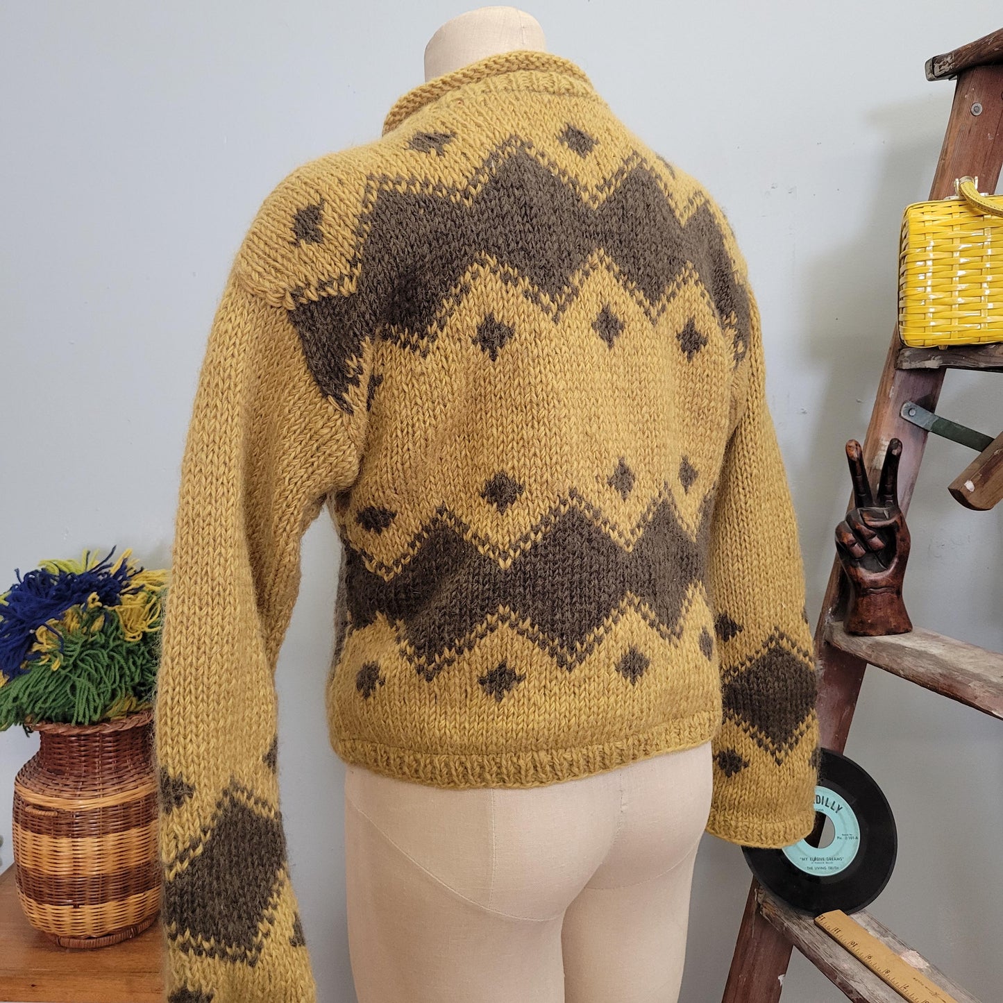 vtg 70s PATTERNED WOOL CARDIGAN // vintage sweater kat man doo medium geometric preppy mcm style comfy lined wool sweater cropped grunge top