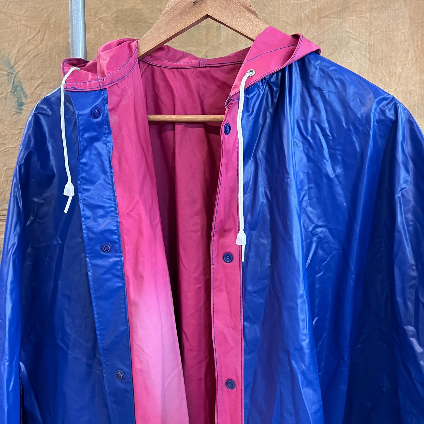 vtg 80s VINYL RAIN CAPE Jacket // vintage reversible hooded autumn 60s two tone grunge pvc wet look shiny lightweight waterproof mod funky