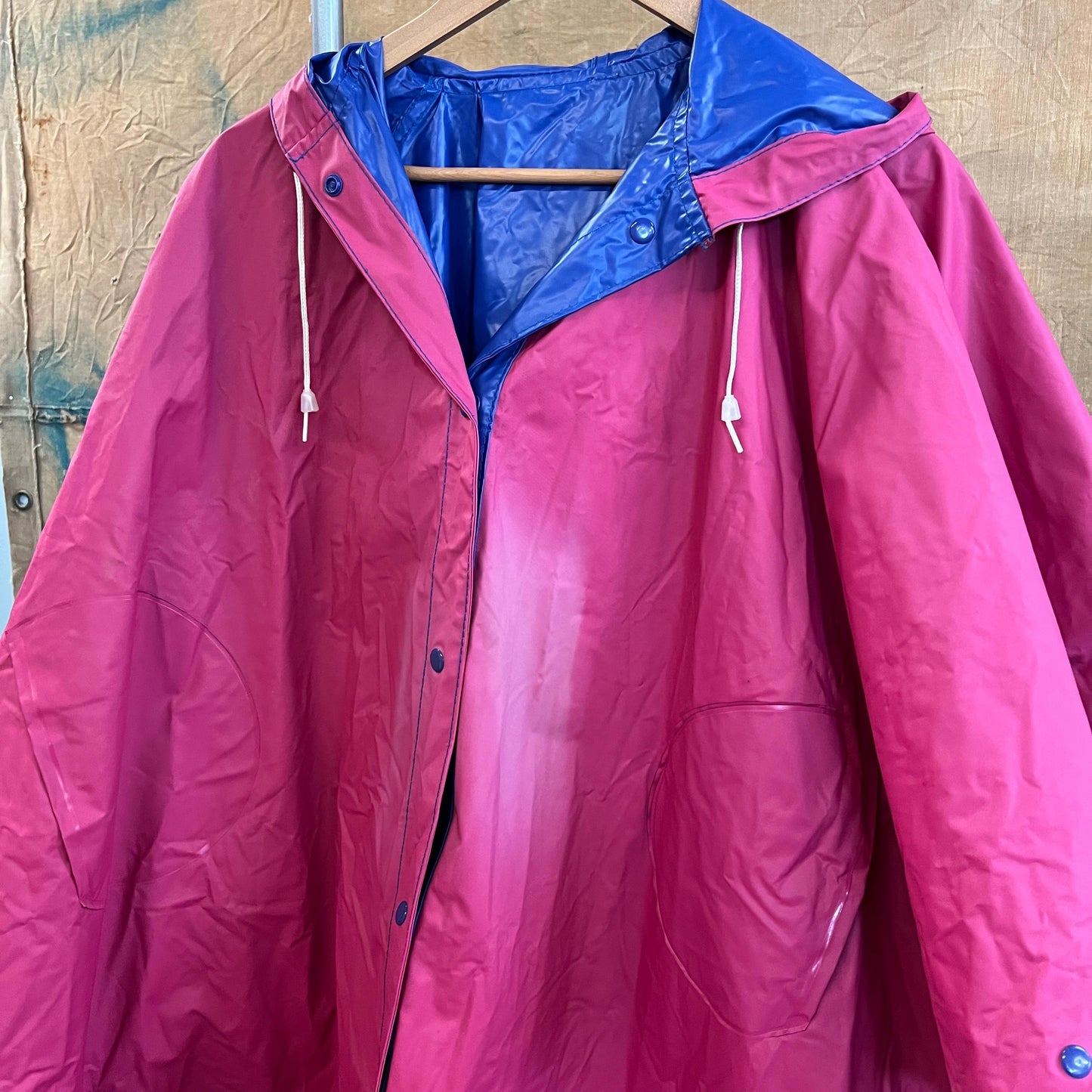 vtg 80s VINYL RAIN CAPE Jacket // vintage reversible hooded autumn 60s two tone grunge pvc wet look shiny lightweight waterproof mod funky