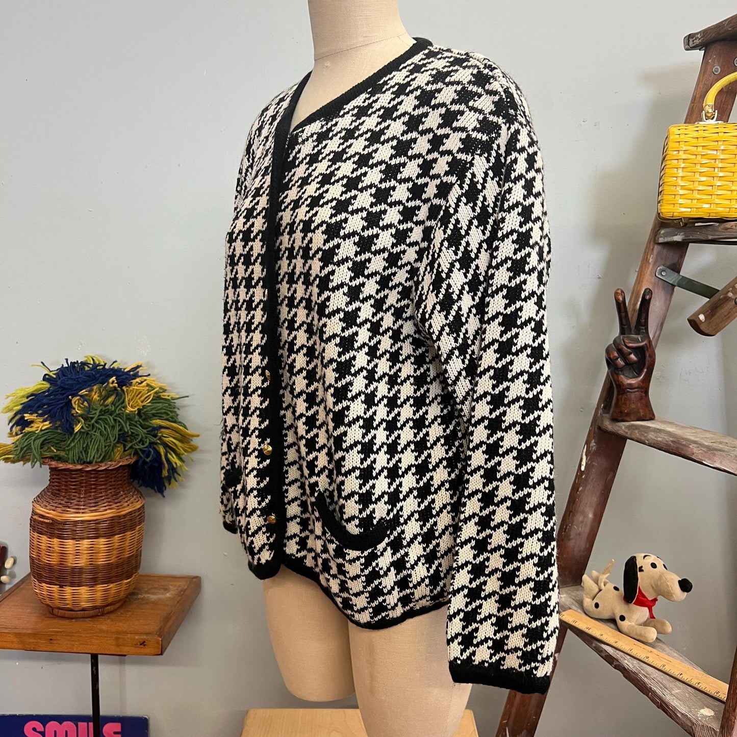 vtg 80s HOUNDSTOOTH SWEATER CARDIGAN // vintage crystal kobe large checkered button up black & white mod preppy grunge style autumn vibes