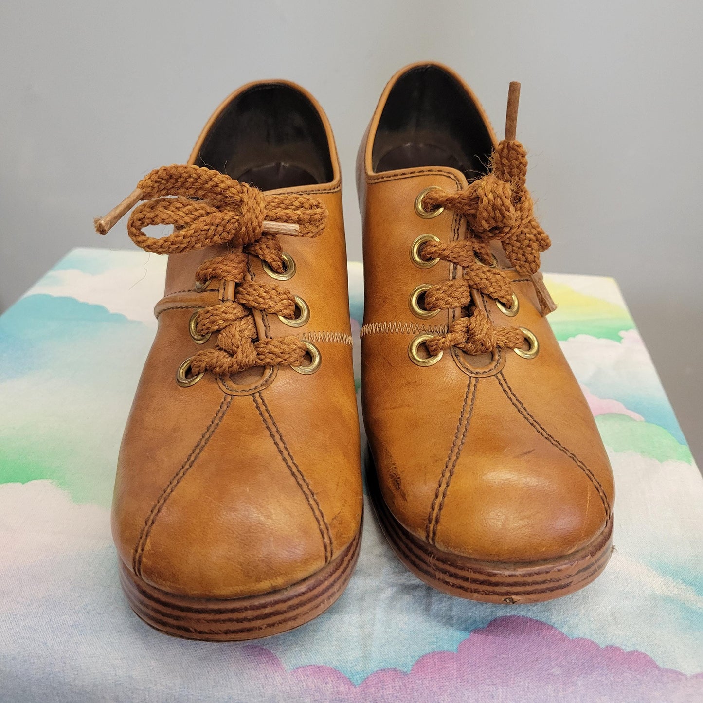 vtg 70s BROWN WOOD PLATFORMS // vintage beige leather stacked platform heels mod hippie disco boogie shoes autumn fall retro chunky heels