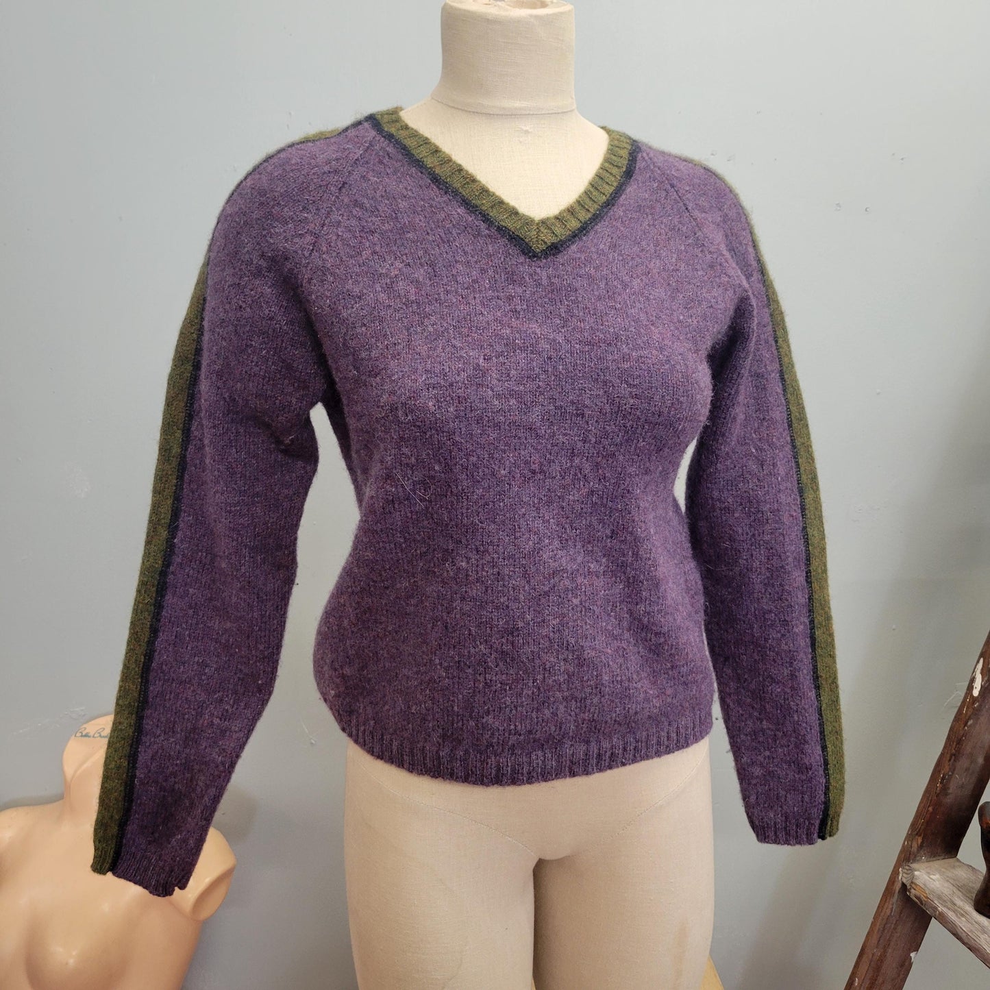 vtg 80s SHAGGY PURPLE SWEATER // vintage two tone green trimmed v neck striped sleeve cropped fuzzy wool fitted femme autumn fall knit top