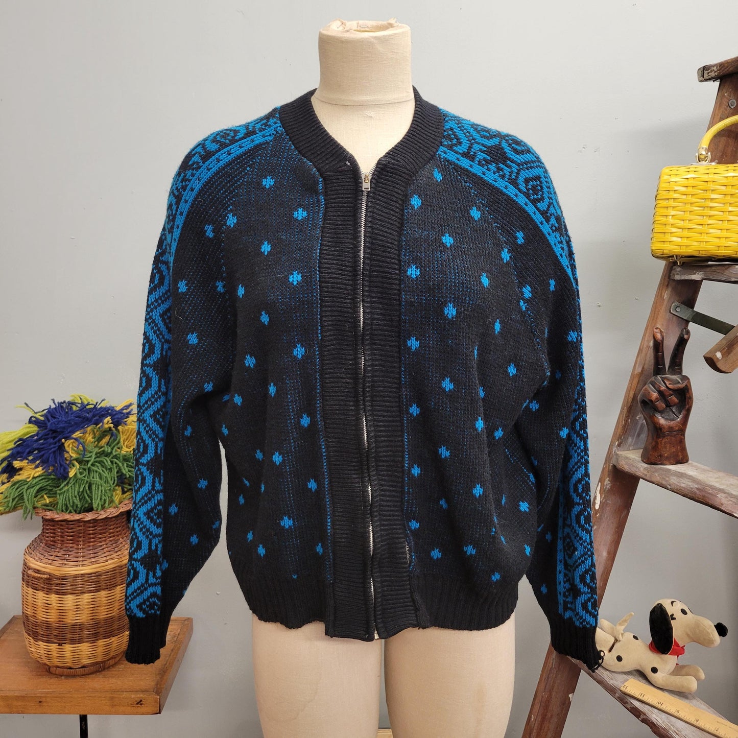 vtg 60s SEARS PATTERNED ZIP Up // vintage large seears sportswear black and blue abstract sleeve cross pattern warm ribbed wool ski cardigan