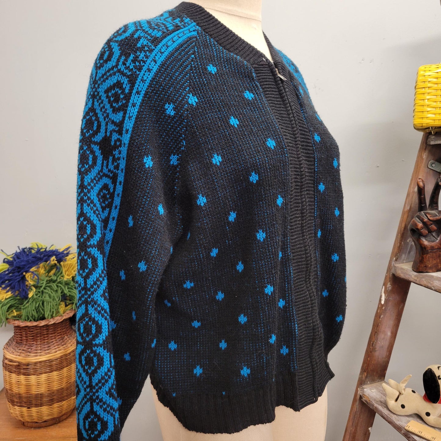 vtg 60s SEARS PATTERNED ZIP Up // vintage large seears sportswear black and blue abstract sleeve cross pattern warm ribbed wool ski cardigan