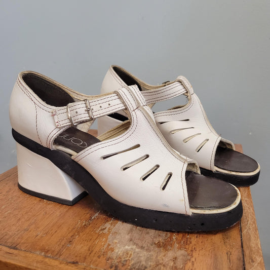 vtg 60s WHITE MOD HEELS // vintage connie Size 5 1/2/6 white leather cut out chunky platform heels cute retro weight edie Sedgwick beatnik