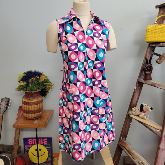 vtg 60s MOD OP ART Dress // vintage komar geometric pink white retro space age psychedelic mini shift dress zip up collar autumn fashion