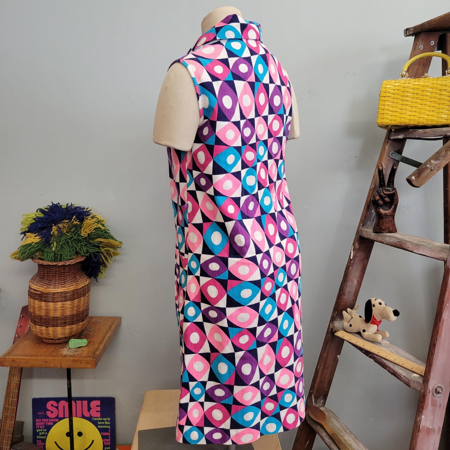 vtg 60s MOD OP ART Dress // vintage komar geometric pink white retro space age psychedelic mini shift dress zip up collar autumn fashion