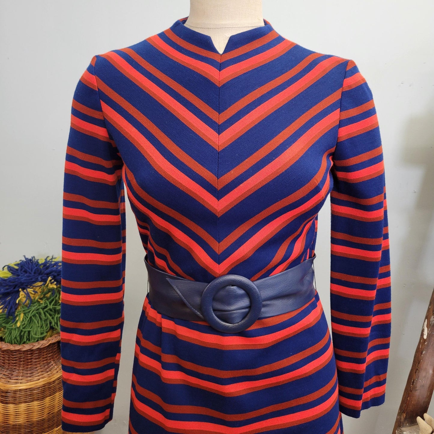 vtg 70s CHEVRON BELTED DRESS // vintage medium womens retro mod autumn cottage winter stylish metro sassy flirty funky movie star unique fit