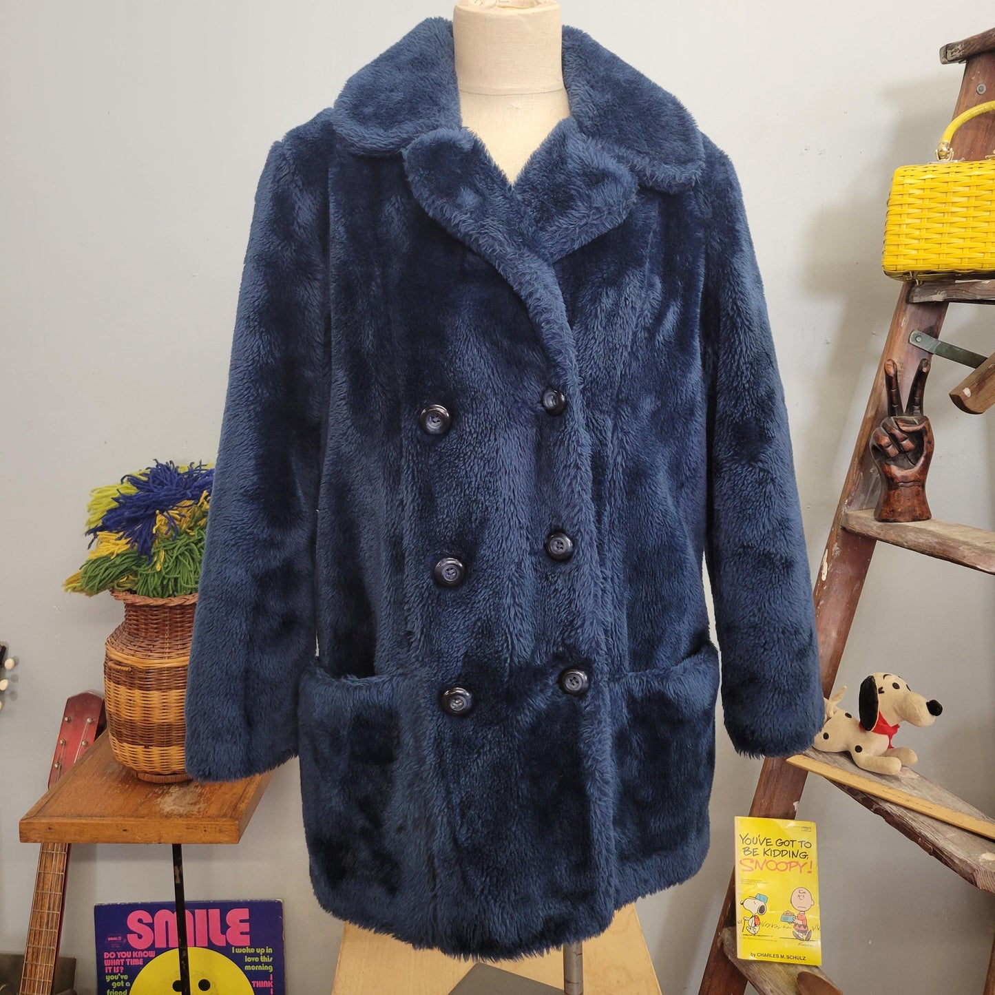 vtg 70s BLUE PLUSH JACKET // vintage white stag large womens deep pile faux fur shaggy big collar retro mod pea coat party girl movie star