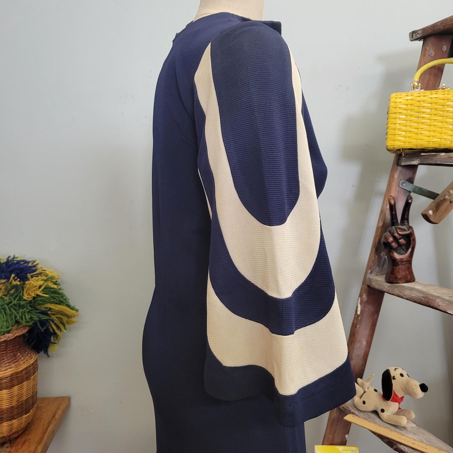 vtg 70s BELL SLEEVE DRESS / vintage retro womens small op art striped sleeve geometric psychedelic two tone navy blue autumn fashion dressy