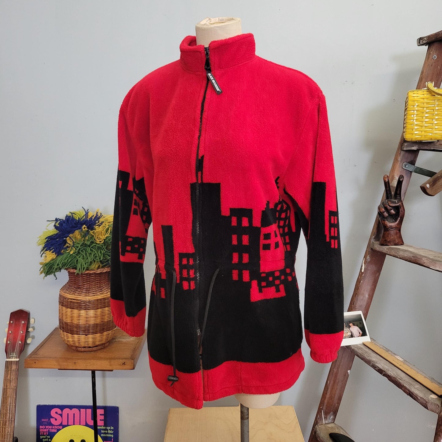 vtg 80s RED CITY SCENE Jacket // vintage black skyline motif outdoor gear medium soft zip up parka retro all over print cute autumn warm top