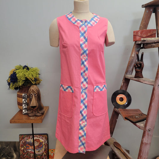 vtg 60s PINK CHECKERED DRESS // vintage montgomery ward 12 womens medium pastel blue pink gingham plaid mod snap up apron smock retro cute