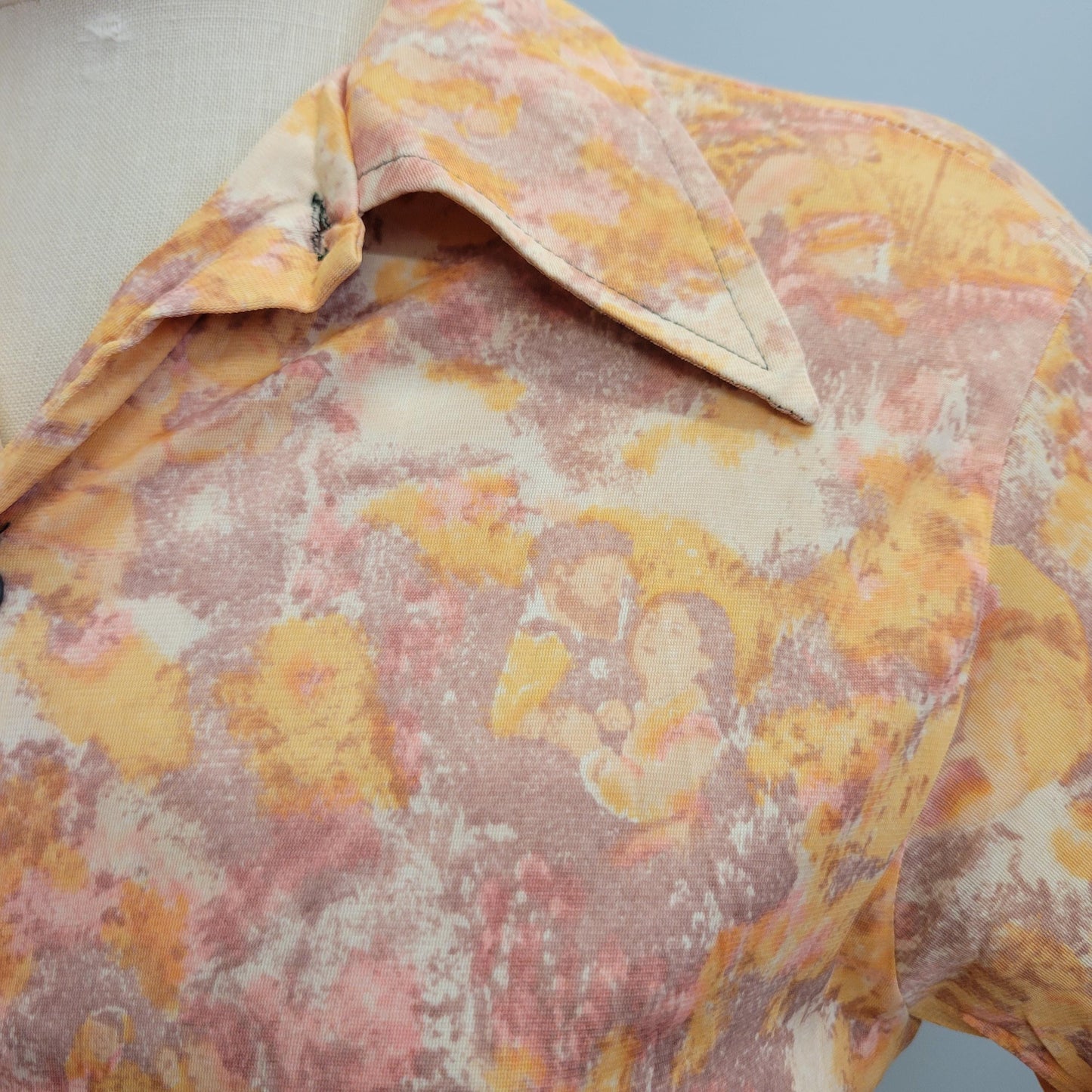 vtg 70s PAINTED SILKY TOP // vintage jc penney medium 1800s scene pointy collar pastel retro tapered psychedelic short sleeve autumn style