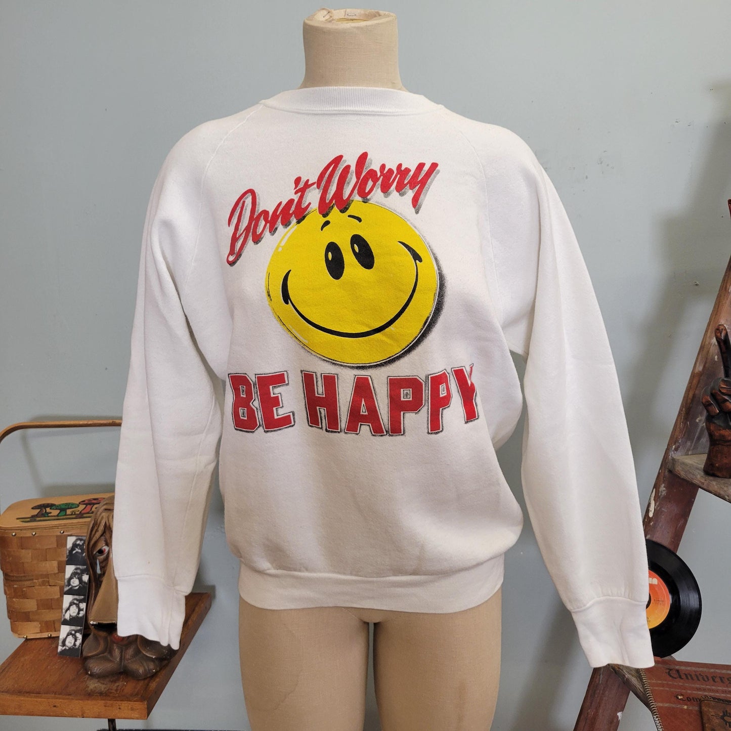 vtg 80s DONT WORRY be HAPPY sweatshirt // vintage crewneck fruit of the loom large yellow smiley face cute funny saying stay positive shirt