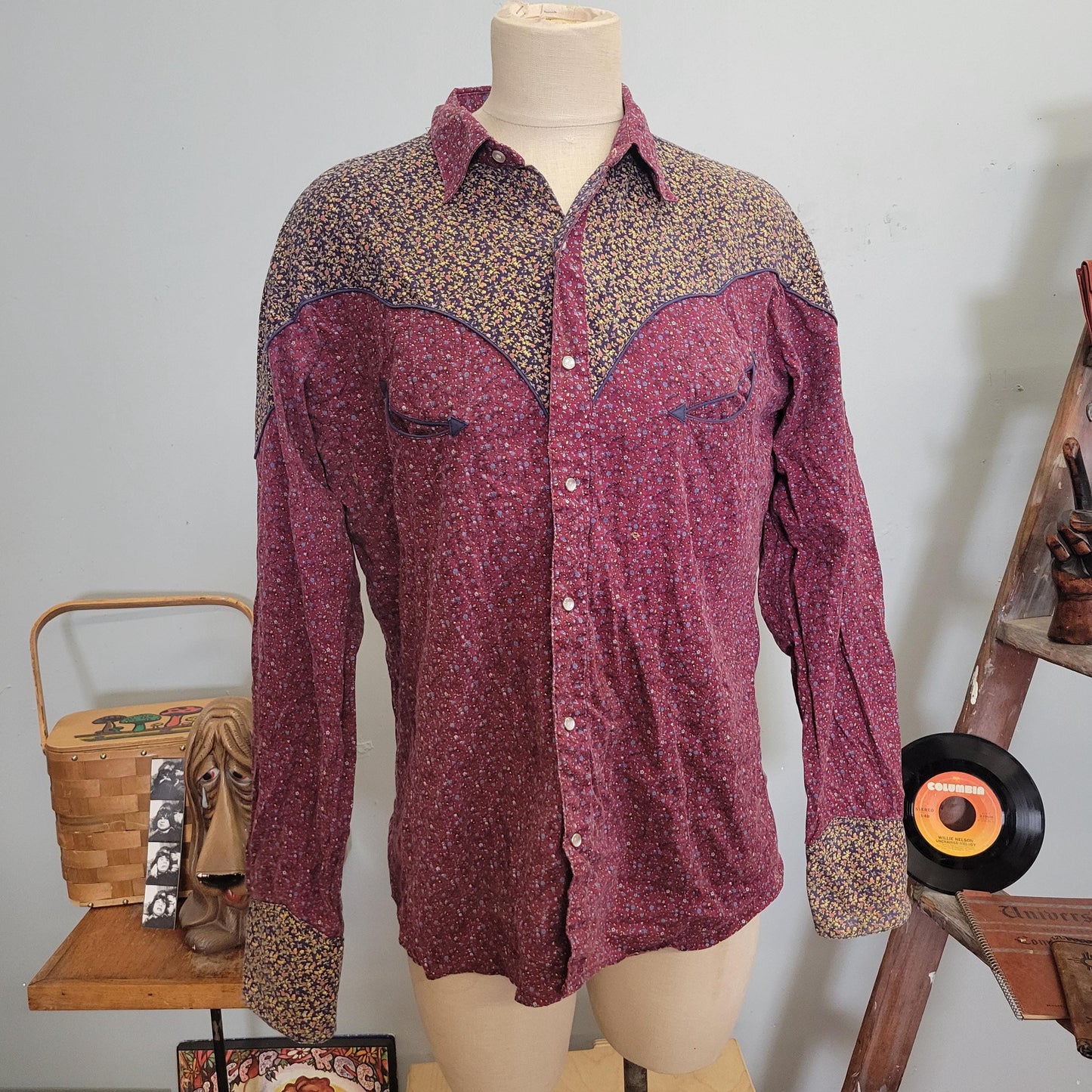 vtg 70s WESTERN BUTTON DOWN // vintage madman large mens rodeo western cowboy hippie retro ranch wear calico floral pattern oxford blouse