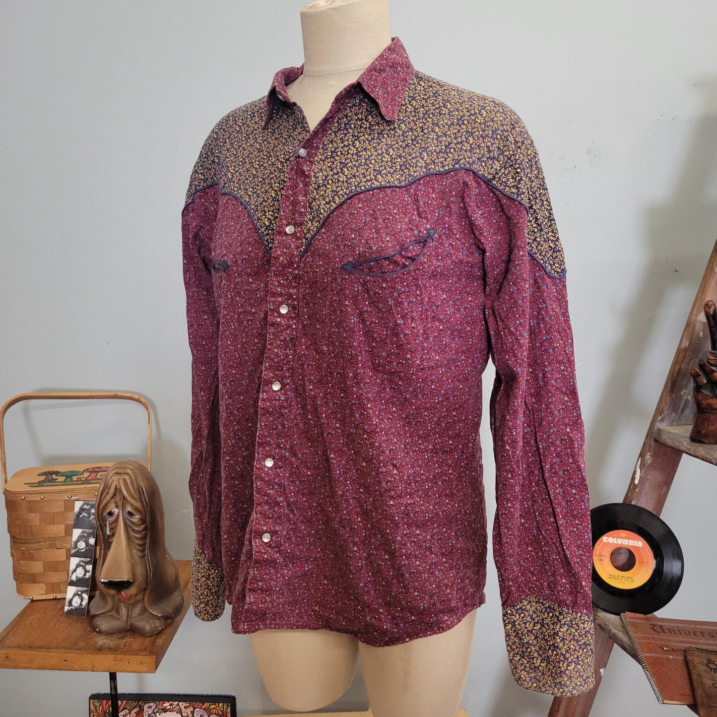 vtg 70s WESTERN BUTTON DOWN // vintage madman large mens rodeo western cowboy hippie retro ranch wear calico floral pattern oxford blouse