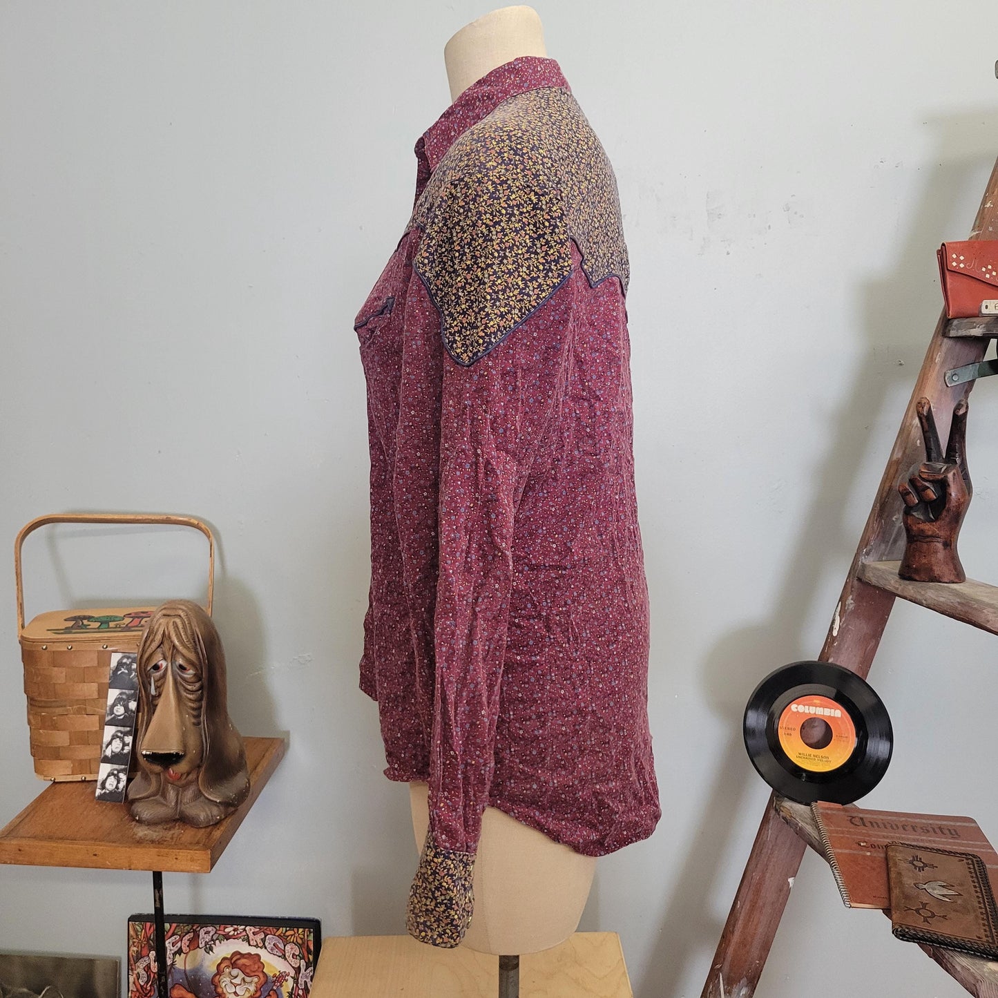 vtg 70s WESTERN BUTTON DOWN // vintage madman large mens rodeo western cowboy hippie retro ranch wear calico floral pattern oxford blouse