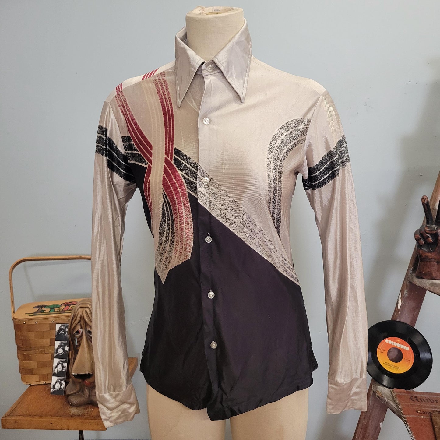 vtg 70s PSYCHEDELIC ART DECO Top / vintage button down blouse western maxino medium retro nylon op art disco hippie mod style autumn fashion