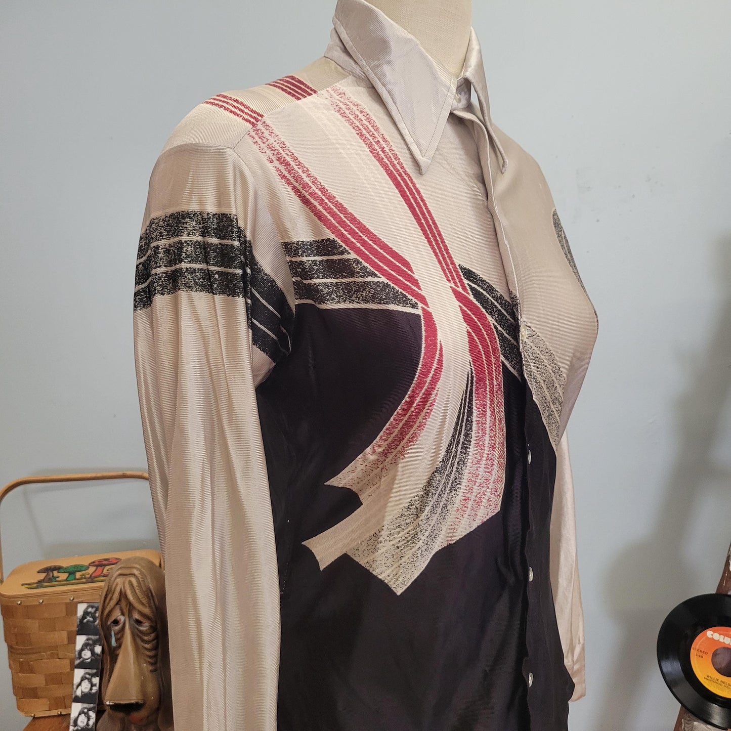 vtg 70s PSYCHEDELIC ART DECO Top / vintage button down blouse western maxino medium retro nylon op art disco hippie mod style autumn fashion