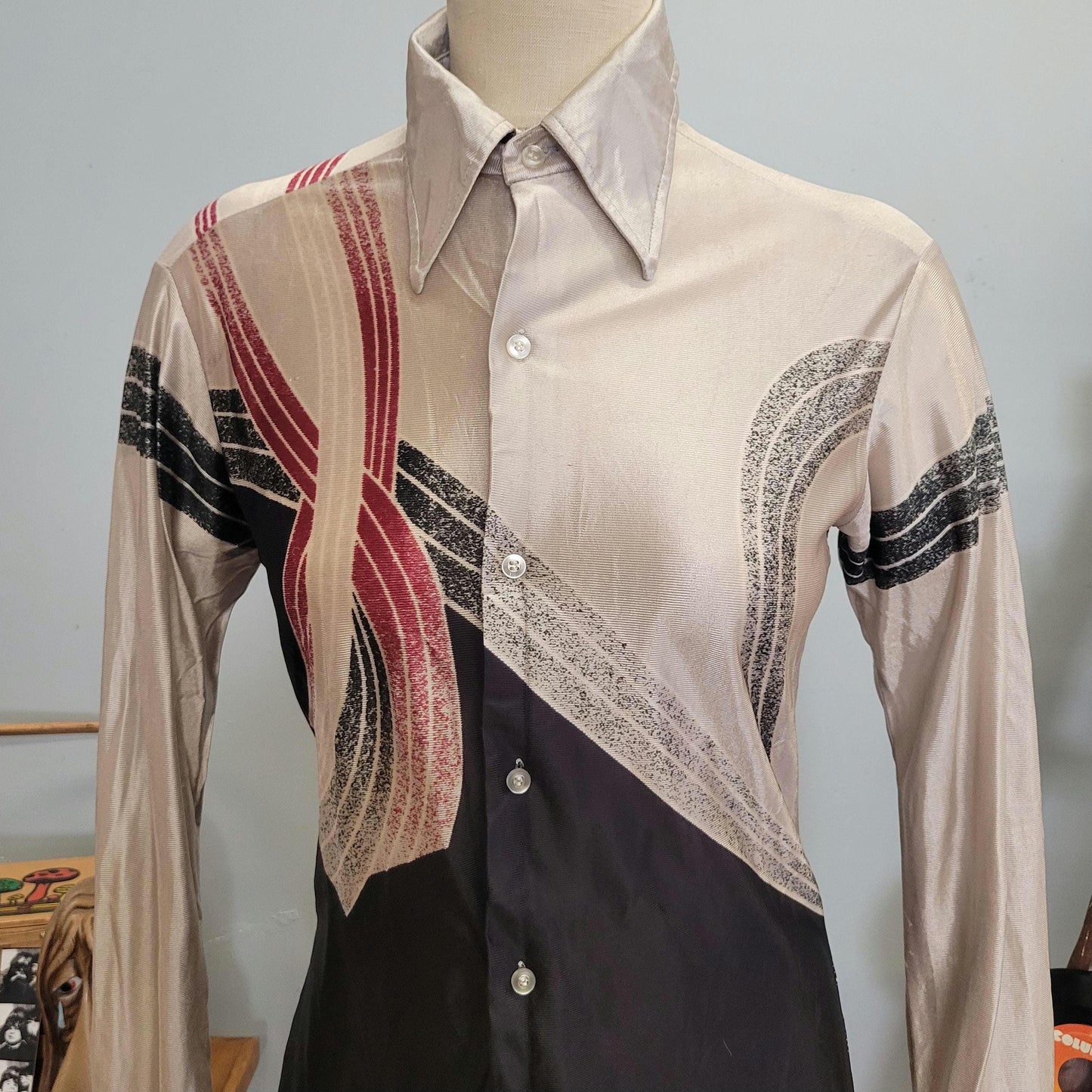 vtg 70s PSYCHEDELIC ART DECO Top / vintage button down blouse western maxino medium retro nylon op art disco hippie mod style autumn fashion