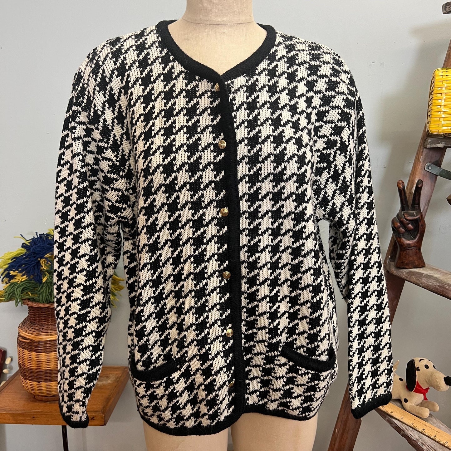vtg 80s HOUNDSTOOTH SWEATER CARDIGAN // vintage crystal kobe large checkered button up black & white mod preppy grunge style autumn vibes