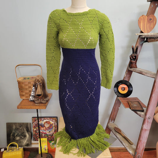 vtg 70s CROCHET KNIT DRESS / vintage two tone small womens fringe sweater retro funky dress handmade fitted wiggle autumn cottage cozy style