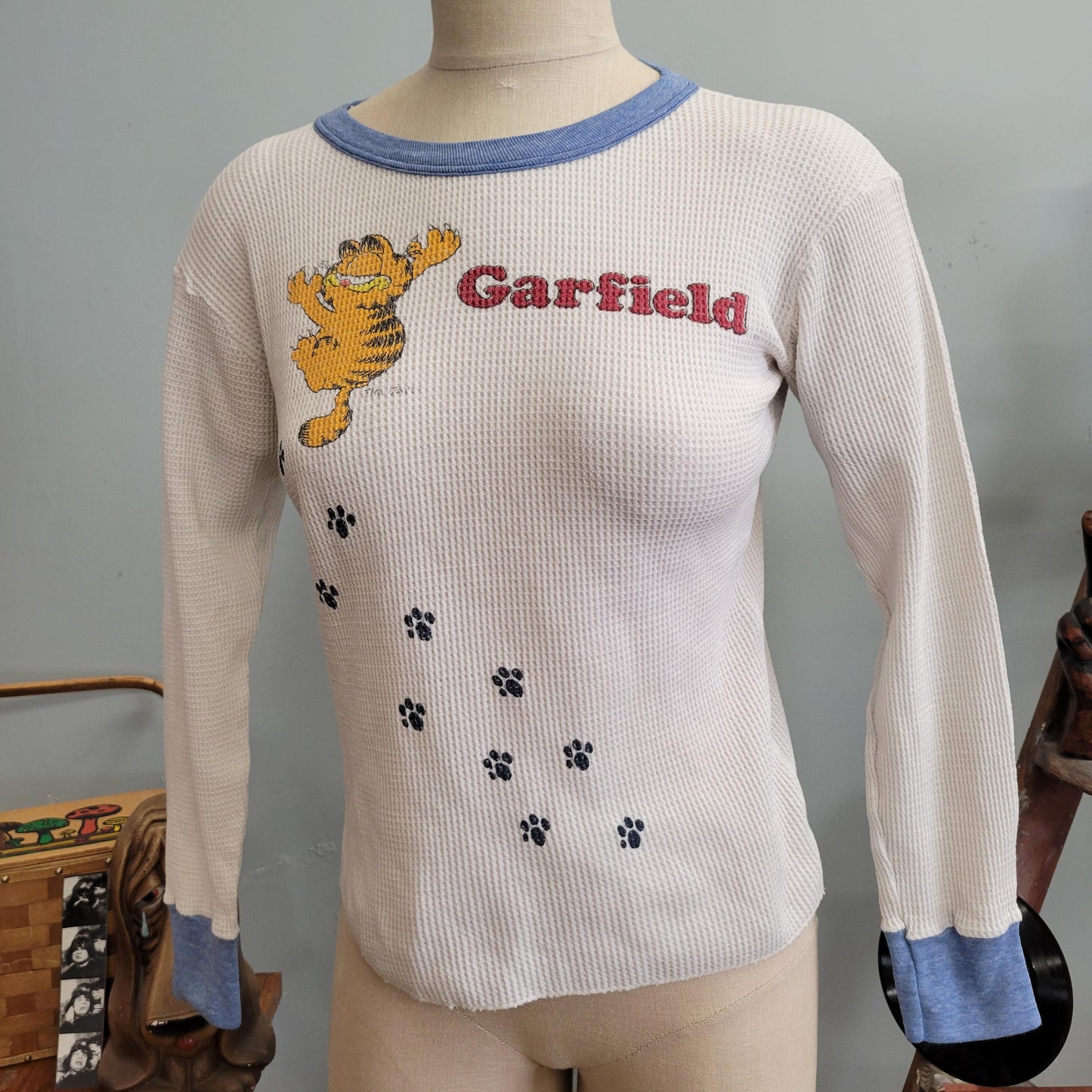 vtg 80s GARFIELD THERMAL SHIRT // vintage small womens jim davis sunday comics waffle weave ringer graphic tee cute stylish winter fashion