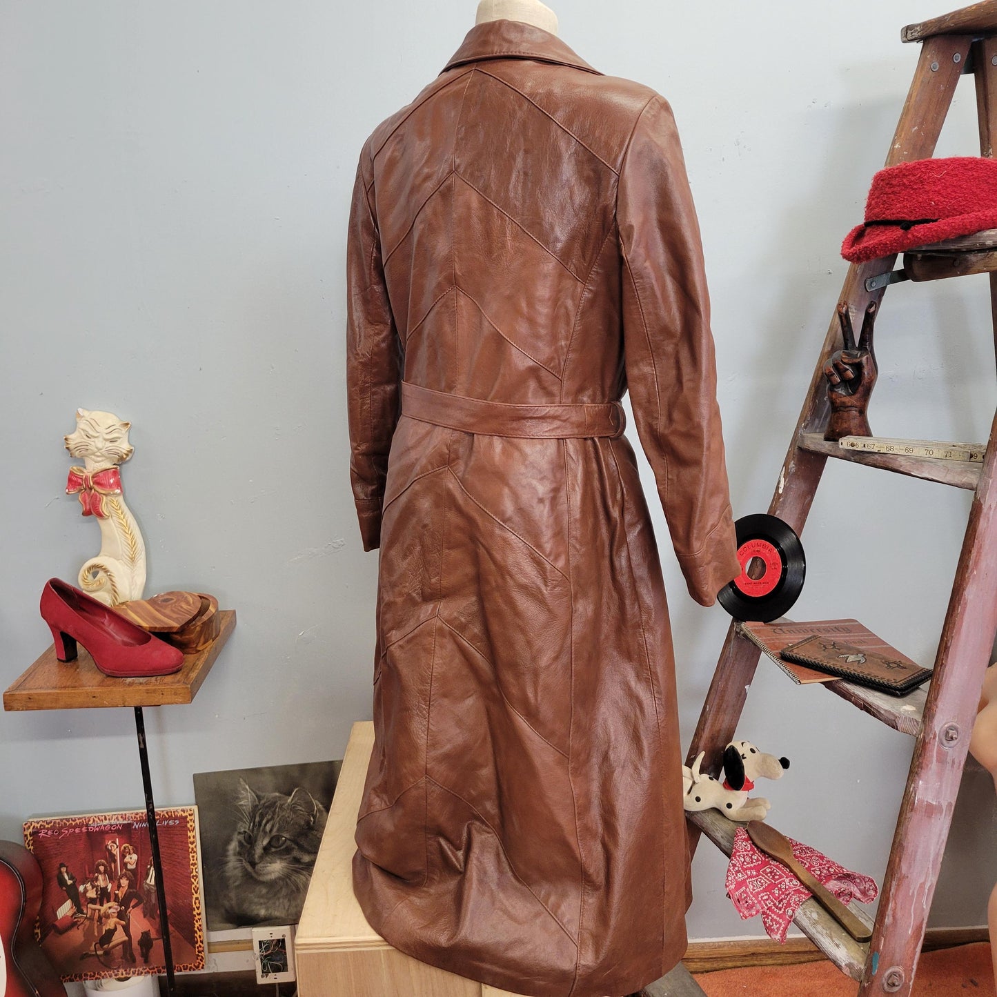 vtg 70s CARAMEL LEATHER COAT // vintage dan di modes medium womens brown angled stitch detail belted collared stroller brown trench duster