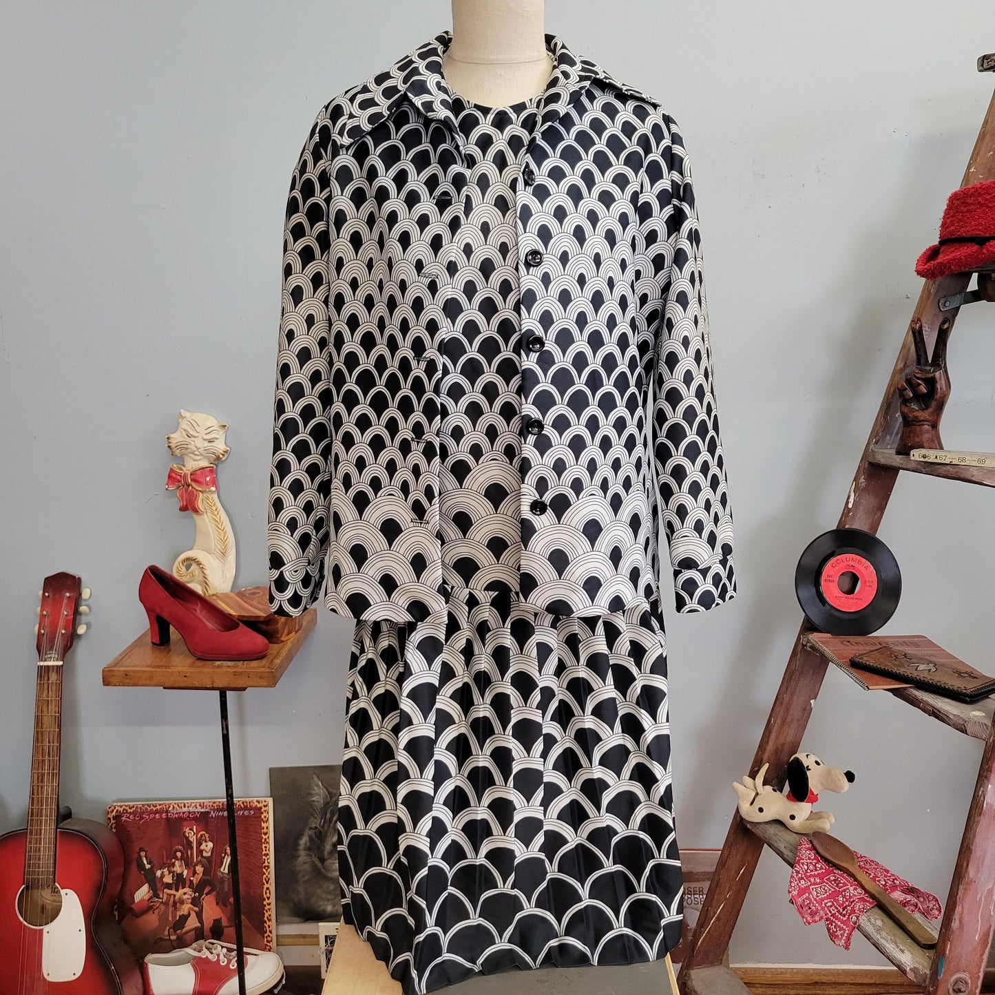 vtg 70s OP ART 2 PIECE Dress // vintage linda matthews large womens black white geometric abstract drop waist mod retro mid length dress fit
