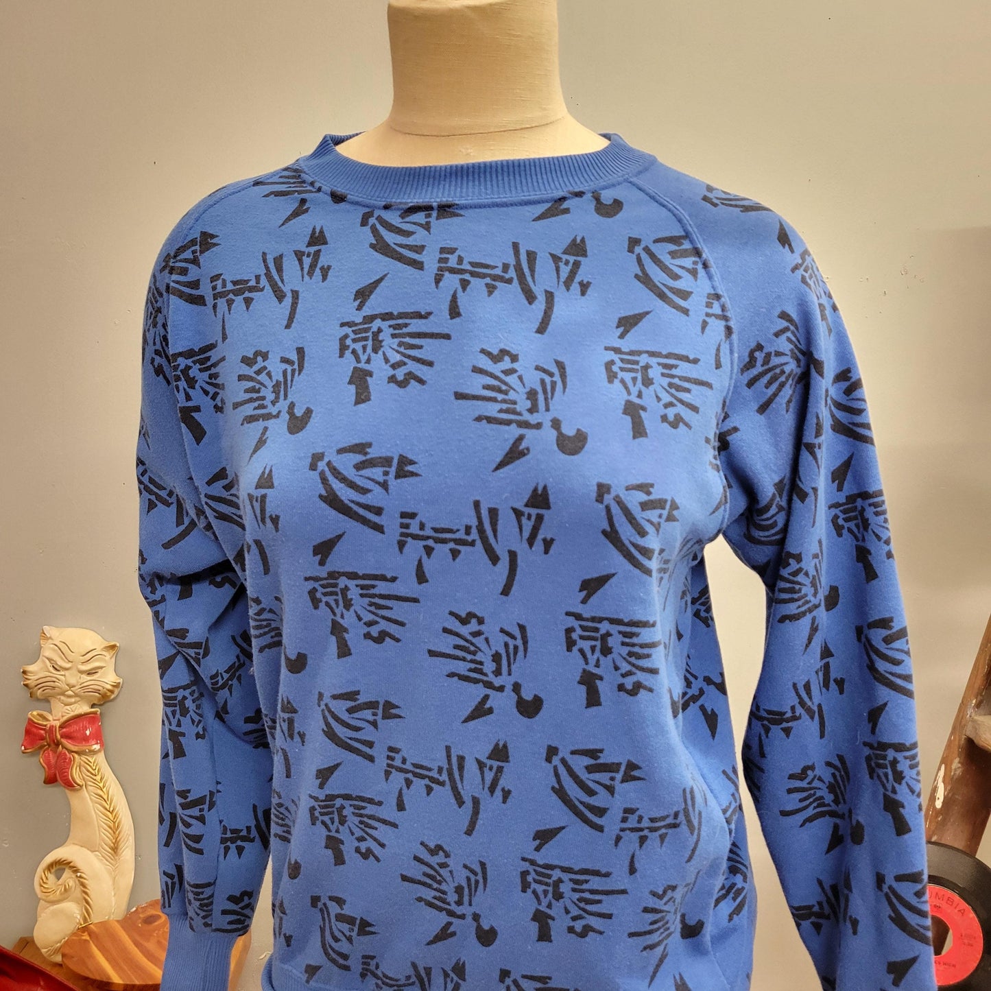 vtg 80s BLUE PATTERNED SWEATSHIRT // vintage funky crewneck
